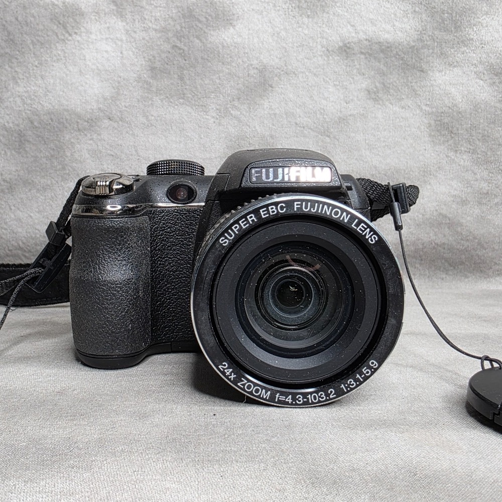 Fujifilm FinePix S Series S3280 14.0MP Digital Camera w/SD Card TESTED